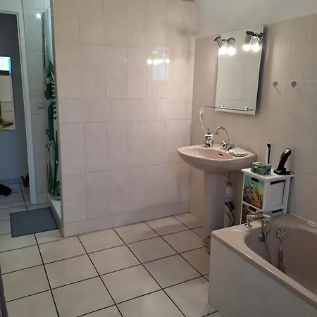 Jolie Maison Avec Piscine *