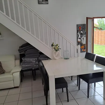 Сasa de vacaciones Jolie Maison Avec Piscine Labastide-Saint-Georges