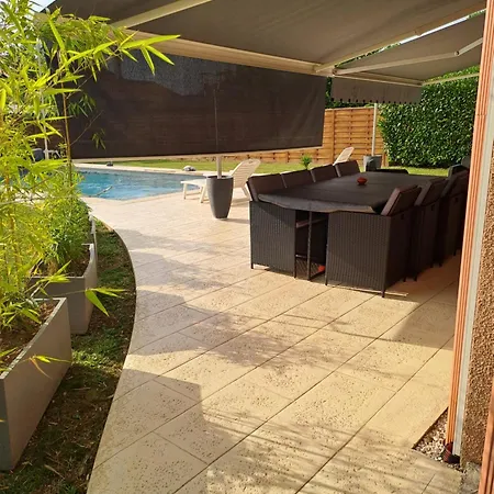 Jolie Maison Avec Piscine