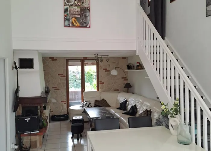 Jolie Maison Avec Piscine Labastide-Saint-Georges