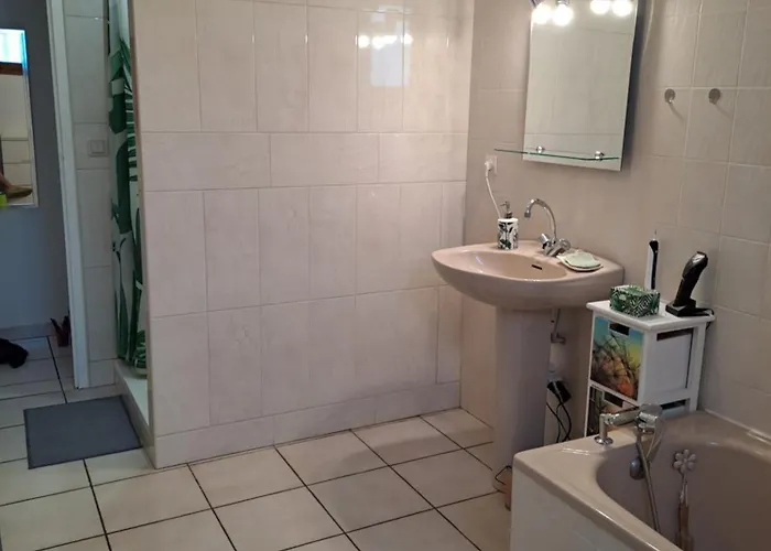 Jolie Maison Avec Piscine *